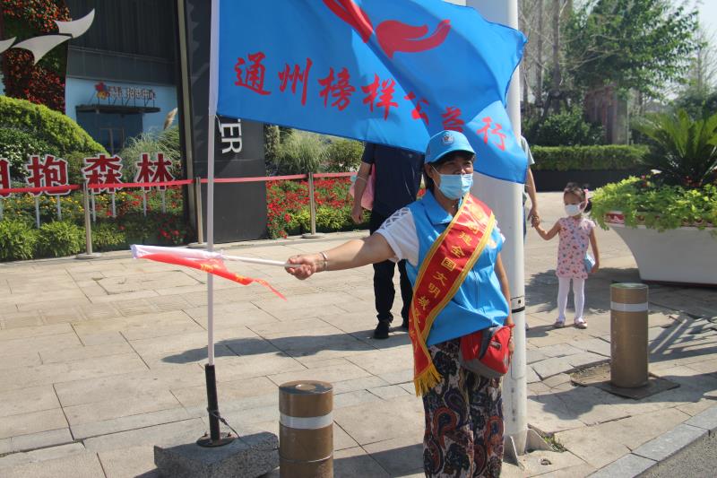 <strong>凸凹自拍老熟女bbXxbb中园</strong>